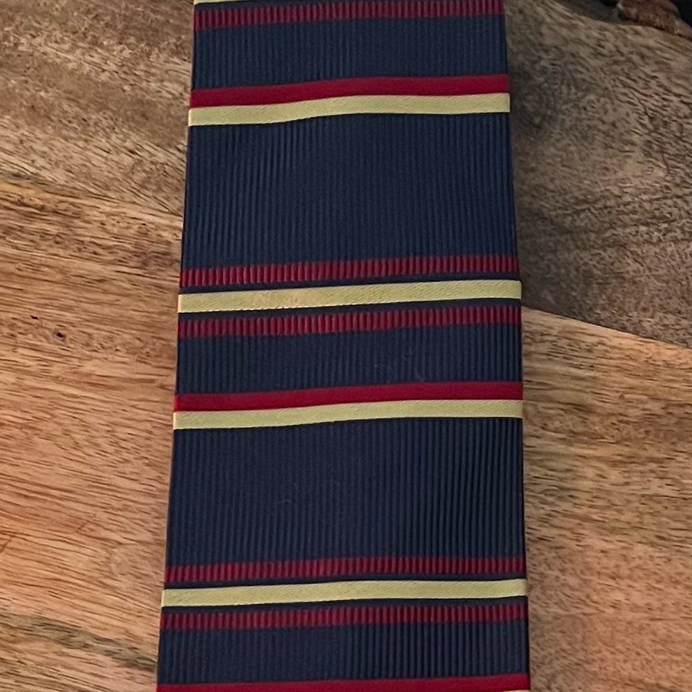 JOSEPH A. BANK MEN’S NAVY, RED, & YELLOW 100% SILK NECKTIE/PRE-OWNED/CLASSIC!!